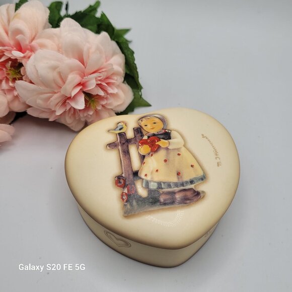 Hummel Boxes by Goebel Heart Shaped Sweet Greetings #686 - Picture 1 of 15